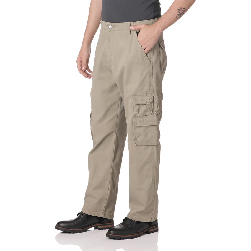 The overall effect of the model wearing cargo pants (Side)