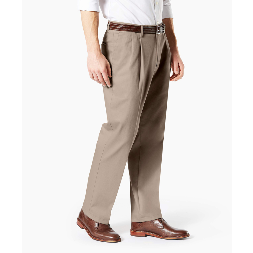 Men's Chino pants model wearing effect (side)